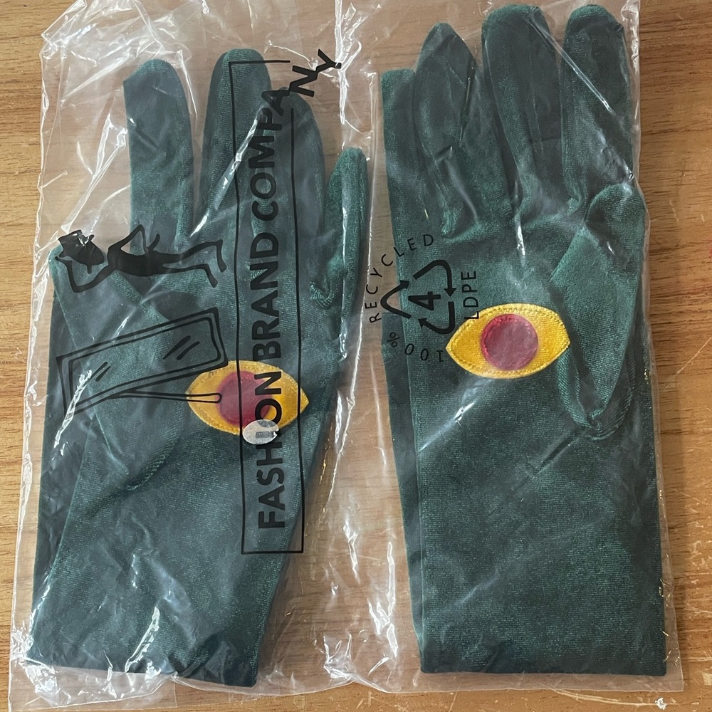 NWT Moth Gloves